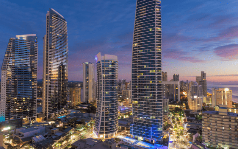 ciudad-de-gold-coast-en-la-noche